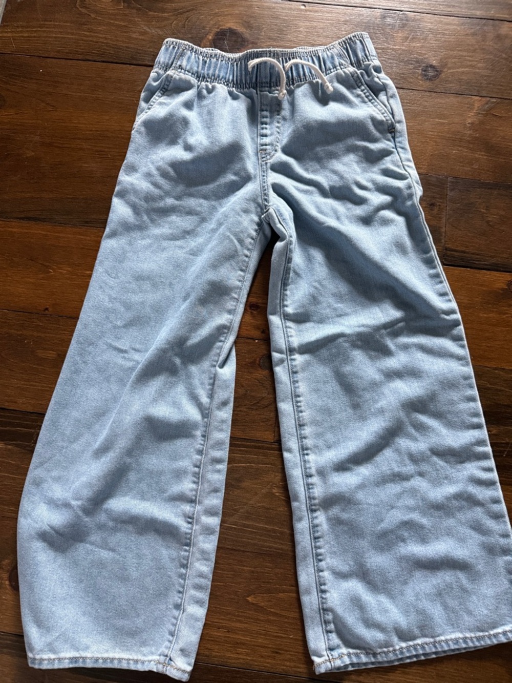 Old Navy Kids Wide-Leg Jeans in Light Blue & Medium Blue - Picture 3 of 7